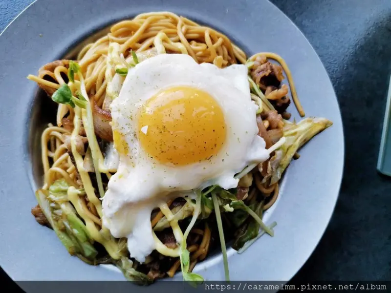 【新竹東區】鐵燒餃子 鉄燒餃子 鑄鐵鍋煎餃 燒肉炒麵 蛋捲 文青風裝潢 鐵燒餃子菜單