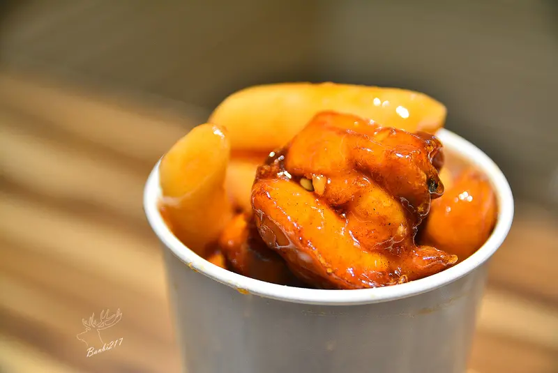 板橋三猿廣場.捷運新埔站美食:杯杯炸雞 Chicken Cup 二店,韓國料理 韓式炸雞 炸年糕 醃蘿蔔