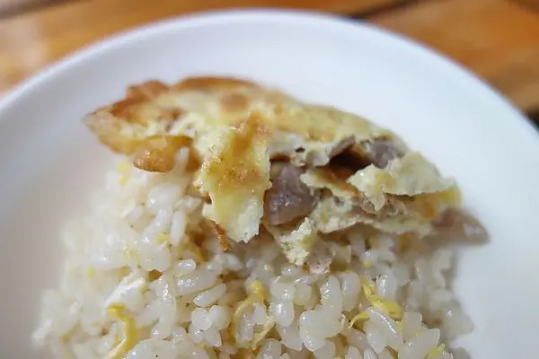 佳佳餐飲屋 粒粒分明又乓貢貢的炒飯 CP值很高的家常菜!!
