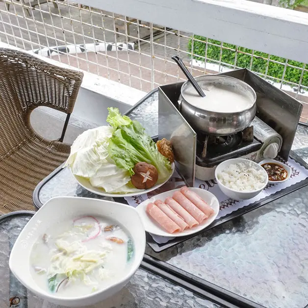花蓮瑞穗旅遊。吉蒸牧場  香醇鮮奶火鍋湯底  免費參觀的親子農場  還有好喝自產的鮮乳歐~