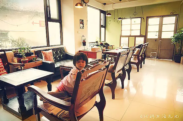 <新竹食記> 彷彿走進我奶奶家的眷村房子，有種懷舊又好懷念的感覺，用心實在的美味鬆餅，激推!@新竹竹北♚ 舊室181