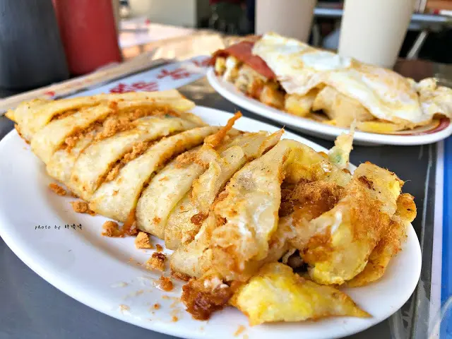 【台中 北區】一心蛋餅✨古早味粉漿蛋餅，料多便宜，吃一片飽到中午，想吃要做好排隊心理準備，附近有停車場，好停車~
