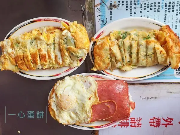 【台中北區】藏身在市場的早餐，粉漿做成的古早味Ｑ嫩蛋餅皮，份量飽足便宜又美味，2018.10更新菜單 || 一心古早味蛋餅