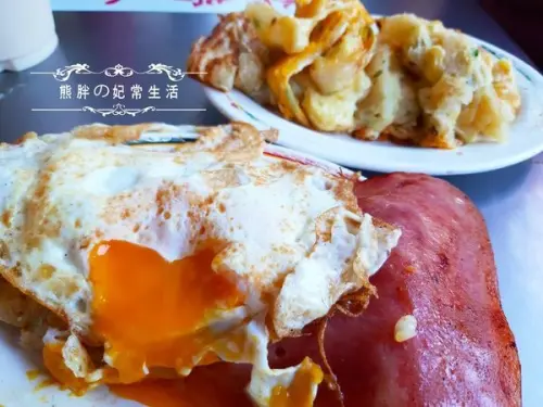 【台中北區】一心蛋餅傳統知名粉漿蛋餅，許多外地人慕名而來，邪惡起司爆漿蛋黃......