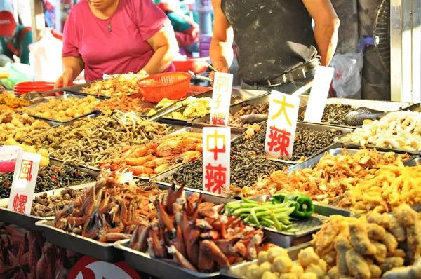 【高雄】逛逛興達港．滿億的鮭魚好漂亮．桑尼瘦不了        
      