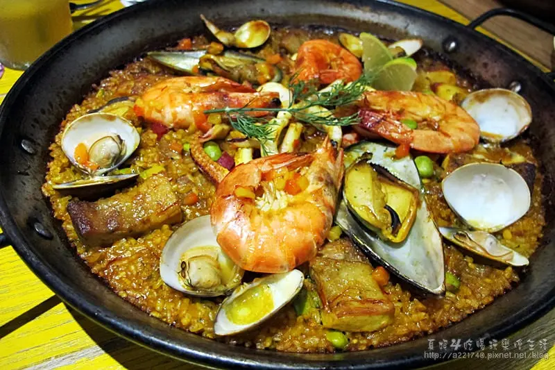 [捷運國父紀念館站美食] Howfun 好飯食堂-光復，東區西班牙熱情美食，大份量海鮮燉飯海陸美味分享餐