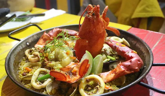 國父紀念館美食▌超值的沙朗牛排燉飯，適合多人聚餐的「好飯食堂howfun光復店」@捷運國父紀念館站(好飯食堂菜單、西班牙餐廳、西班牙海鮮燉飯)