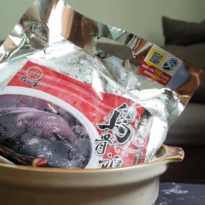 【宅配分享】年菜推薦宅鮮配，品元堂鹿茸烏骨雞，媽咪最愛方便又美味，喝一口就暖胃。