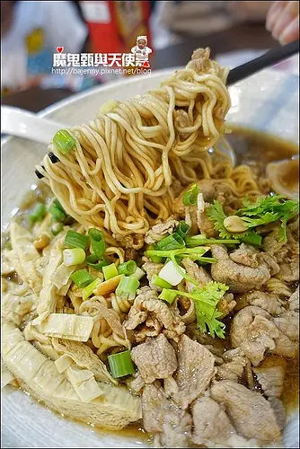 《小姑食記》捷運板南線/新埔站/板橋車站美食~八哥重慶酸辣粉致理店(板橋新開連鎖店)