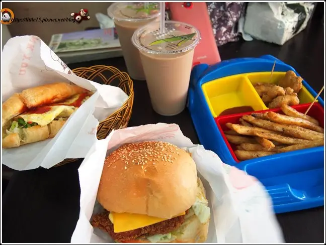 台南 嘿貓三明治 男店員活力十足