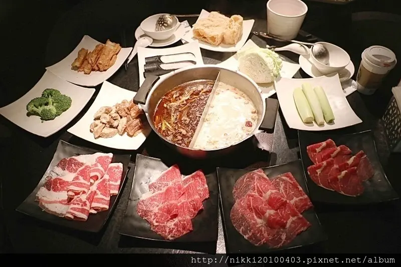 台北CP值最高的麻辣火鍋餐廳 辛殿麻辣鍋 ATT 4 FUN 信義店  台北信義區麻辣火鍋吃到飽餐廳推薦 台北好吃麻辣火鍋推薦