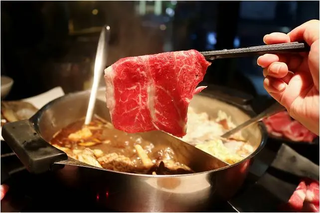 台北｜辛殿麻辣火鍋(信義店) ATT 4 Fun餐廳．吃到飽麻辣鍋推薦