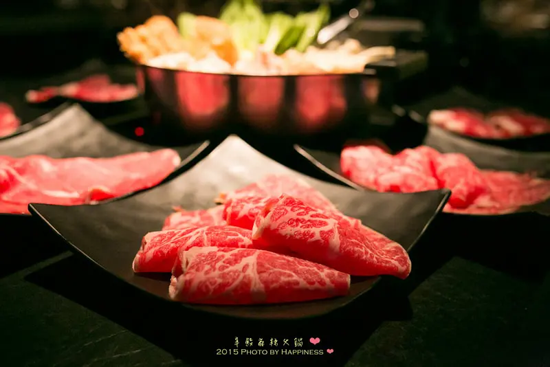 【台北信義_ATT4FUN】辛殿麻辣火鍋 信義店 ♥ 精緻鴛鴦鍋與各種高級牛肉吃到飽，晚餐還有PRIME無骨牛小排無限享用！有質感又氣氛佳，還有Häagen-Dazs與莫凡彼冰品，信義新天地的美食餐廳