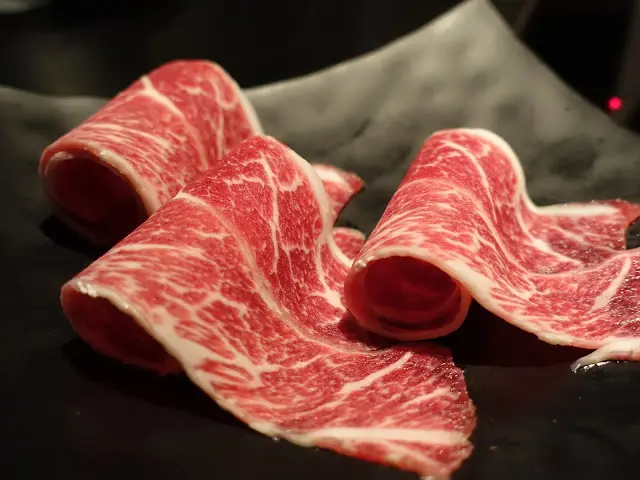 [食記]辛殿麻辣鍋。行家必點--無骨牛小排! 儘早預約才吃得到! (ATT4FUN信義店)