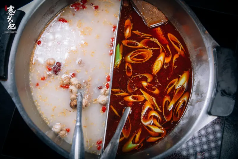 【中肯‧食記】辛殿麻辣鍋 ATT 4 FUN 信義店｜頂級麻辣火鍋吃到飽‧PRIME無骨牛小排‧安格斯黑牛超美味！