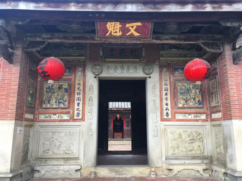 【旅遊】走訪古蹟摘星山莊~大草坪與蓋章尋寶遊戲免費換小禮物、餵魚、文創悠閒自在好去處