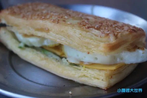 北斗〃角堡～起司控不能錯過爆漿起司燒餅+客製化雙層里肌三明治 ..小腹婆大世界愛分享~北斗美食
