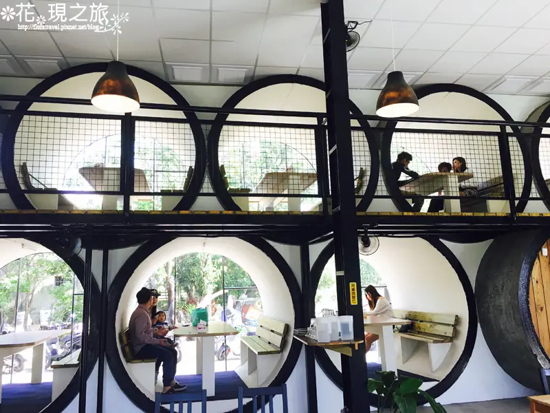 彰化餐廳推薦│【寵物友善】別有洞天咖啡莊園│體驗在水管內喝咖啡，新奇又有趣