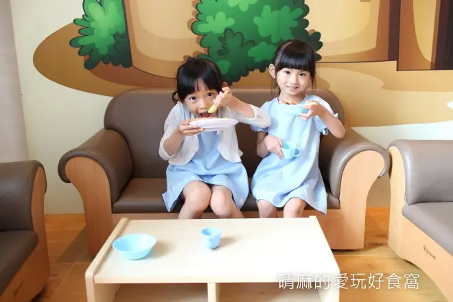 南港展覽館3F│親子餐廳_Buffet吃到飽【寒舍樂廚】螞蟻人必訪甜點派對！好玩的小孩遊戲區~讓大人安心用餐！必嘗特色料理~道地廣式燒鴨&新加坡叻沙米粉(贈雙人餐券)