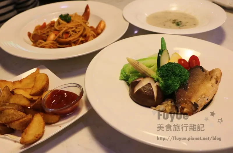 |台北信義‧食| 中西合璧的美味燉飯《樂昂咖啡 Love one cafe》ATT 4 FUN甜蜜王國四樓.二訪