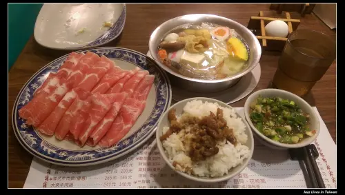 [富樂台式涮涮鍋] 魯肉飯配涮涮鍋, 如虎添翼般的麻幾組合~