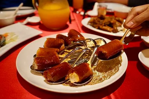 蘭城晶英酒店 紅樓中餐廳 - 必吃櫻桃烤鴨，創意鴨皮握壽司，宜蘭美食推薦
