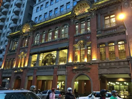 統一星巴克 保安門市 - 捷運大橋頭站