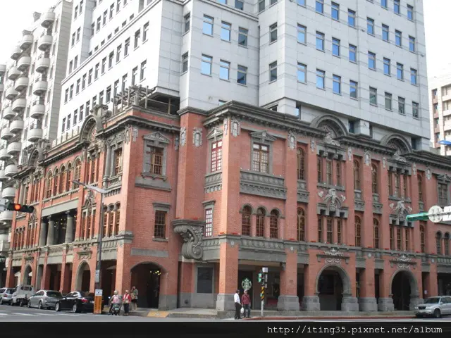 【大稻埕】百年古蹟聞咖啡香~星巴克保安門市