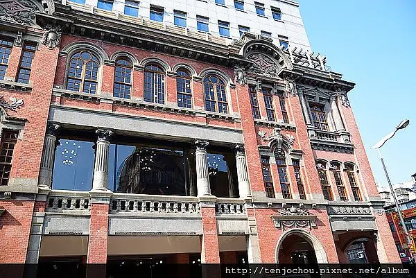 花花，甲飽沒【台北食記】大稻埕-星巴克 文青必去!老宅新作咖啡館