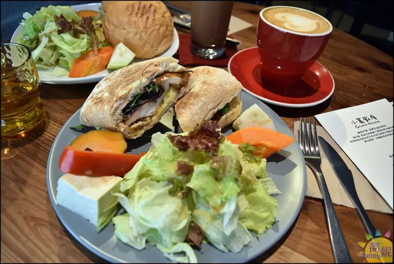 台中北屯早午餐輕食咖啡下午茶。小葛廚房。花藝布置好療癒、天然食材手作餐點吃完會想念!@商妮吃喝遊樂