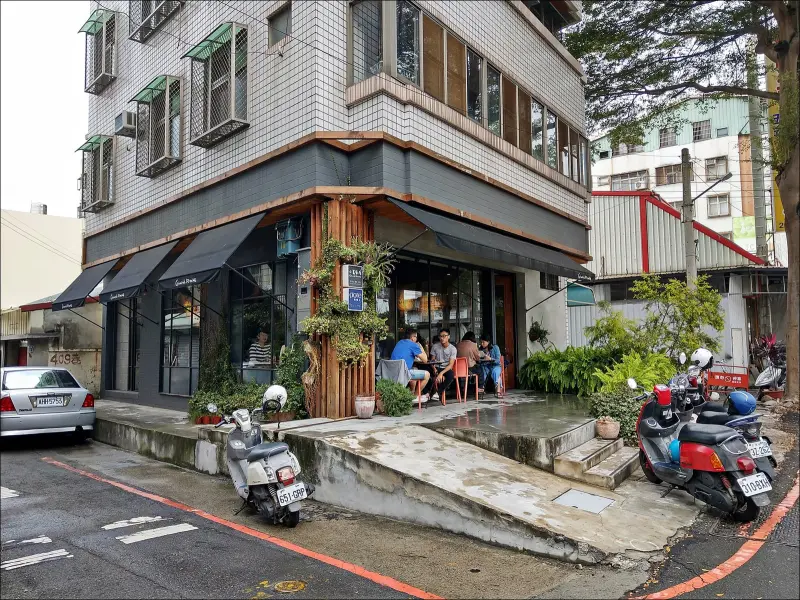 [台中] 小葛廚房 台中水湳四平路衛道中學附近早午餐推薦 漢堡帕尼尼都好吃