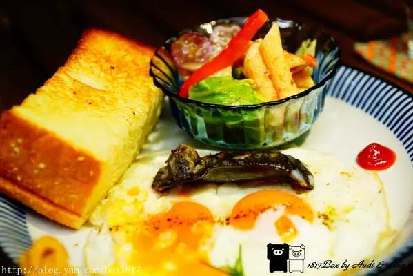 【彰化市】Yolo Café。隱藏在巷弄裡的老宅新樣貌。Yolo樂食cafe