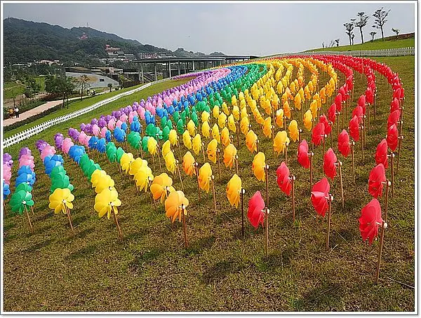 【遊】【新北】鶯歌．三鶯藝術村(三鶯桃花源) 彩色風車