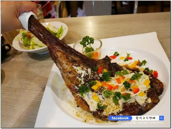 【台北市/美食】東區信義第一戰斧牛戰斧豬排！超大份量cp值高！貓途鷹網站評鑑台北美食排名第一！戰斧牛排/戰斧豬排/木盆沙拉/烤全雞~胖東西廚房