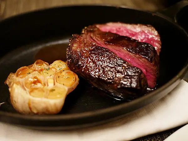 【食記】台北*中山。國賓大飯店 A CUT STEAKHOUSE 牛排館*值得三分熟的好肉! 和牛後腰上蓋肉好好吃 牛排教父鄧有癸