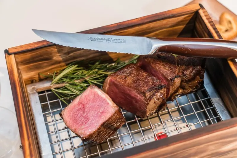 台北必吃乾式熟成牛排|國賓飯店A Cut牛排館 2019台北米其林餐盤美食、約會餐廳推薦、頂級牛排館、超值商業午餐