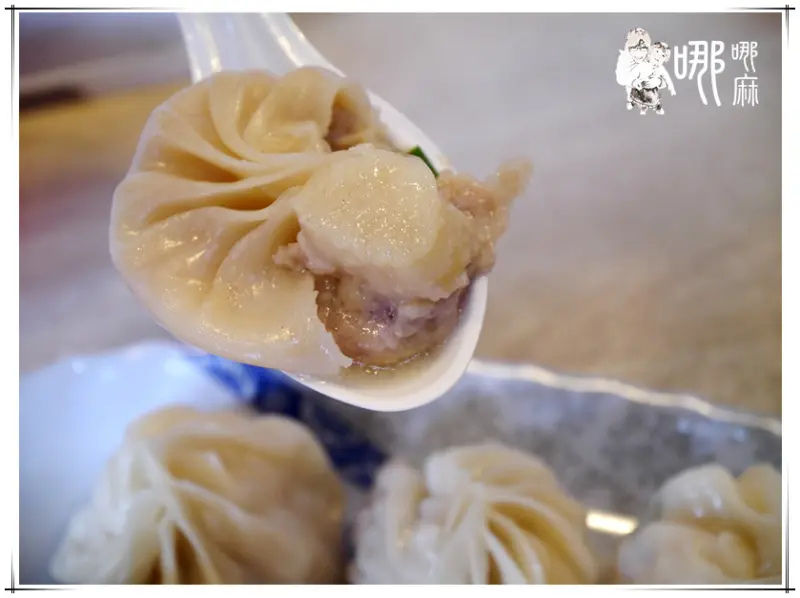 【桃園 美食】把整隻蝦和大顆干貝包進湯包裡~隔壁老王手工湯包‧大腸麵線