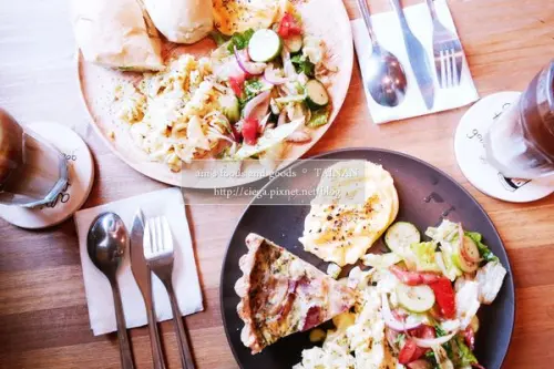 【台南北區│早午餐】ams foods and goods│法式越南咖啡小館是間老屋，鹹派、法國麵包和多種南洋風味料理│限量手作甜點好吸引人、價位平易近人