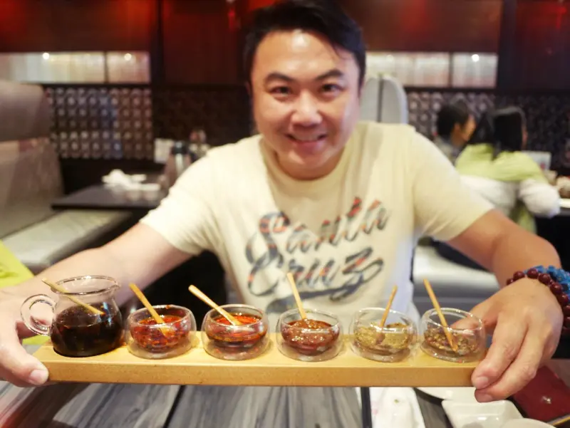 『內湖美食』品嚐道地的四川辣－李雪辣嬌。川味食府-饕客指定/聚餐包廂/小籠湯包/水煮牛肉/川味烤魚/酸辣土豆絲/花椒茶