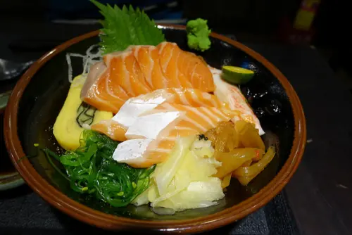 【食記】板橋遠百。八坂丼屋~平價海鮮丼飯選擇