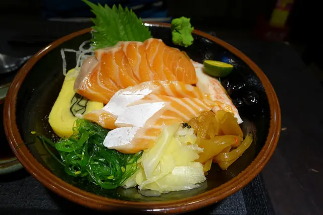 【食記】板橋遠百。八坂丼屋~平價海鮮丼飯選擇