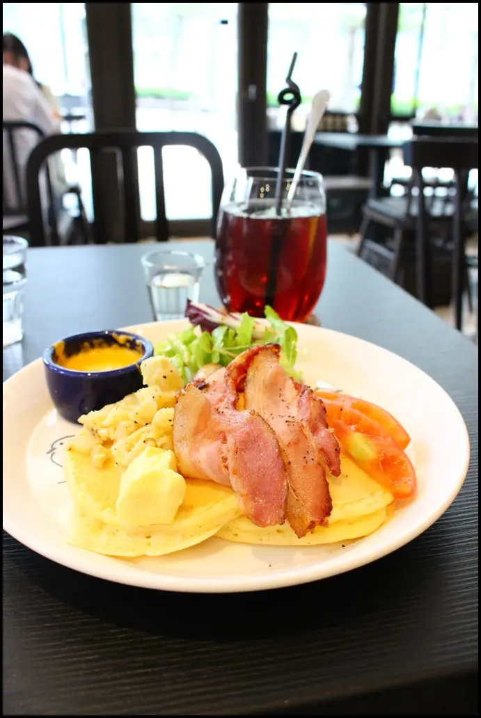 [ 信義區市府站阪急百貨美食 ] UZNA OMOM 杏桃鬆餅屋阪急店～早點起床來吃鬆餅早餐吧