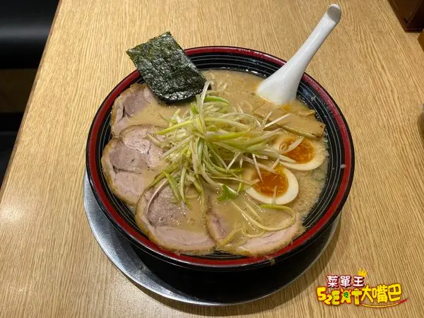 台北101美食推薦》屯京拉麵菜單價位大公開！台北信義區必吃小吃餐廳美食~推薦東京豚骨拉麵、魚豚叉燒拉麵、鐵板蛋豬排。