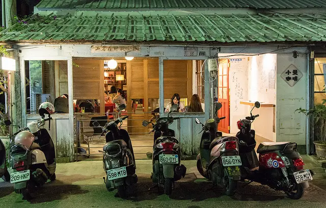 【跟著舒國治尋小吃之六十五】【台東市】小曼咖啡