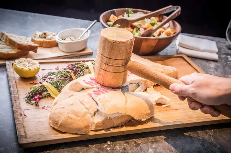 一槌敲好運，超可愛的慶祝魚！爐烤厚切肋眼牛排！超豪華四人分享餐，只要2XXX元！？ - 大手牽小手。玩樂趣