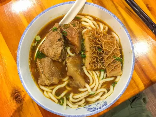 牛閣精緻麵館 - 飄著淡淡中藥香的真材實料