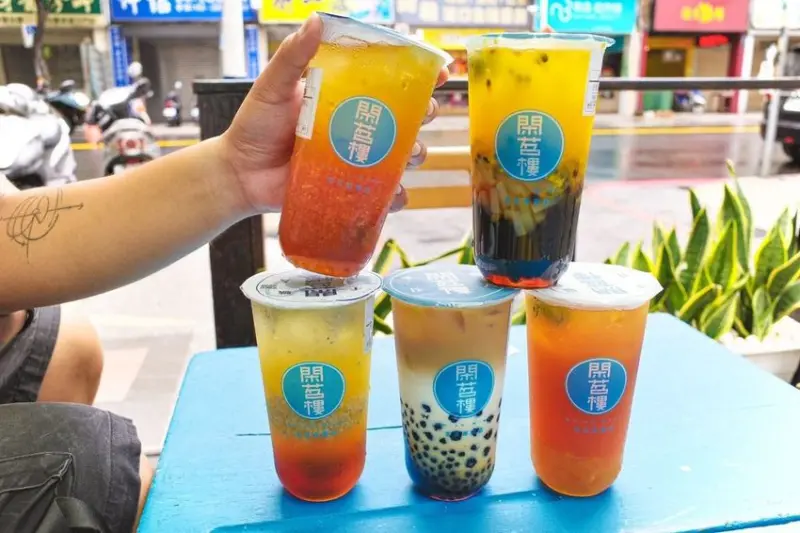 永和手搖飲料推薦。閑茗樓職人手作茗茶專賣店。新鮮水果飲CP值超高銅板價。葡萄柚綠茶、啡香拿鐵加混珠手作奶酪(菜單Menu價格)頂溪站