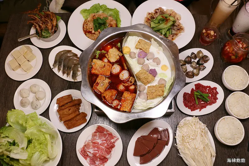 台北車站美食『瓦法奇朵(台北車站店)』四川麻辣火鍋超值半價套餐(2~4人套餐),川菜半價加購,送奶茶冰淇淋,菜單價位(台北車站)