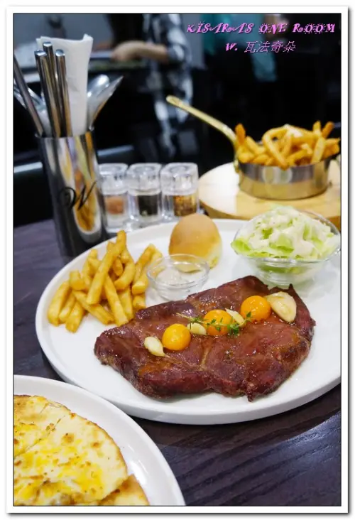 北車連鎖美食．CP值超高的安格斯牛排與可頌甜甜圈──瓦法奇朵        
      