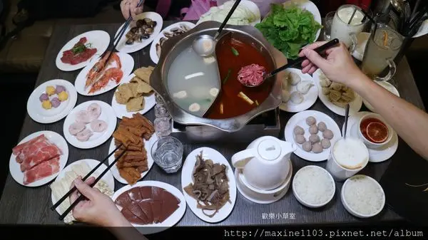 【台北美食】北車聚餐新選擇--瓦法奇朵複合式餐廳,有火鍋、有排餐,還有好喝飲料可以點,超划算@台北車站